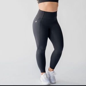 P’tula Yvette Leggings - S, 23” - black - good used condition